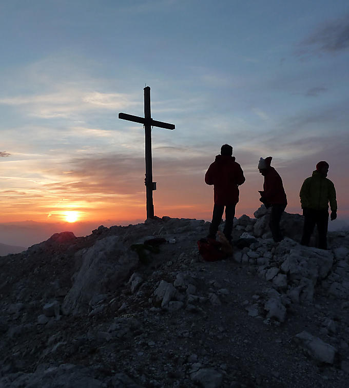 Geisler peaks in Villnöss valley - South Tyrol Zonsopgang op de Peitlerkofel: de hemel staat in brand