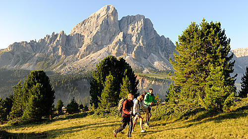 Geisler peaks in Villnöss valley - South Tyrol Zonsopgang op de Peitlerkofel: de hemel staat in brand